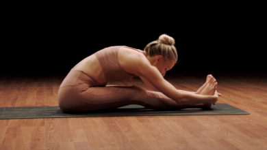 how-to-do-seated-forward-bend-in-yoga-(paschimottanasana)